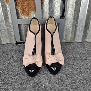 Chic Two-Tone Women's Heels with Bow Accent